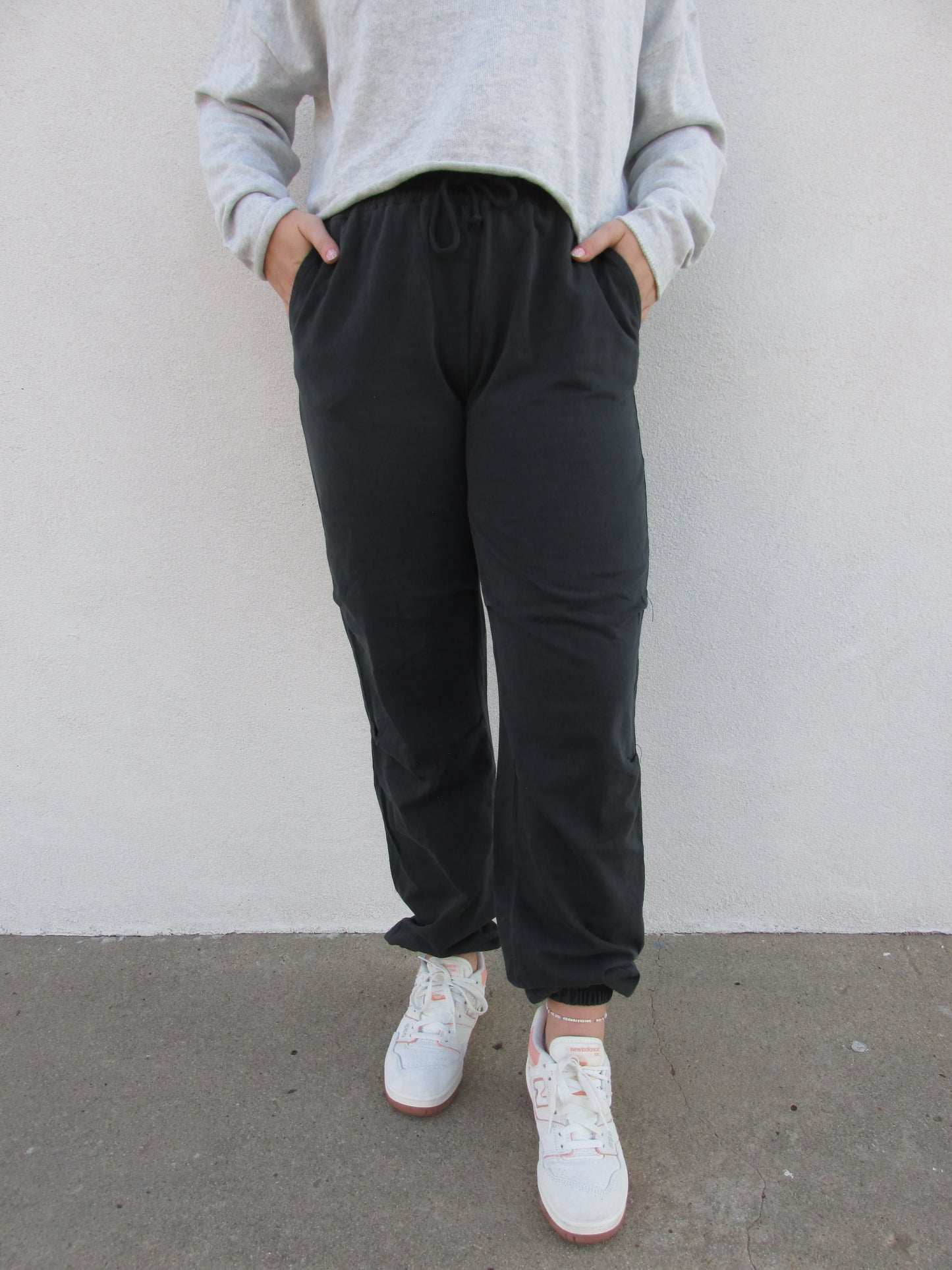 Pleated Drawstring Pants - BLACK